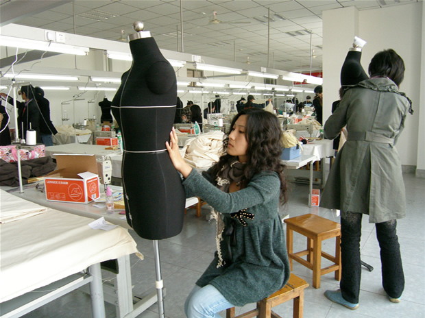 職業(yè)裝定制廠家實力 職業(yè)裝定制廠家實力