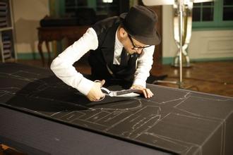 職業(yè)裝定制設(shè)計師