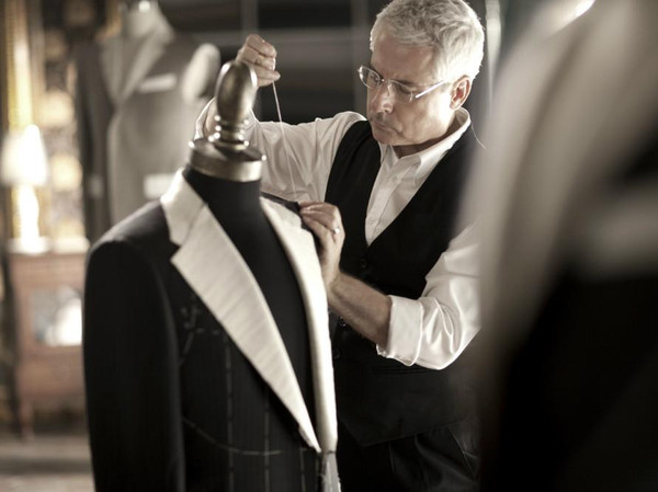 職業(yè)裝定制設(shè)計師